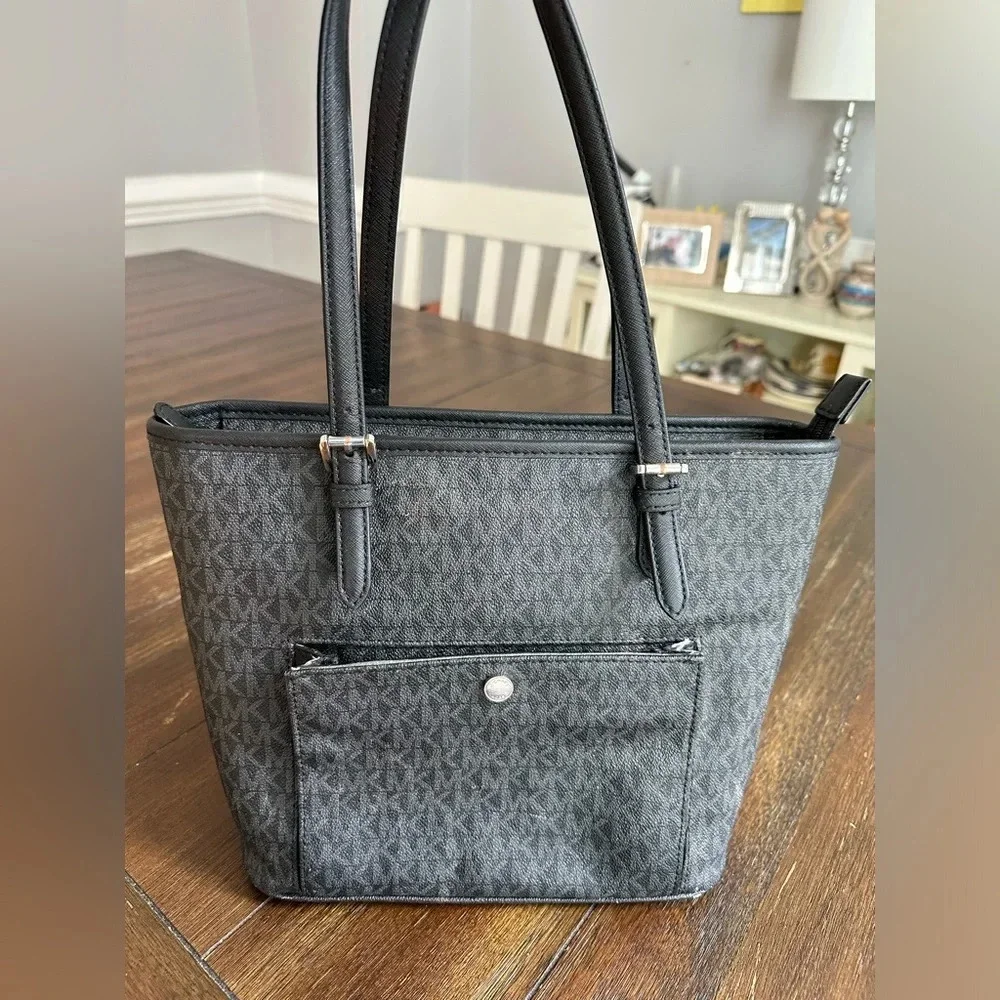 Michael Kors jet set tote bag